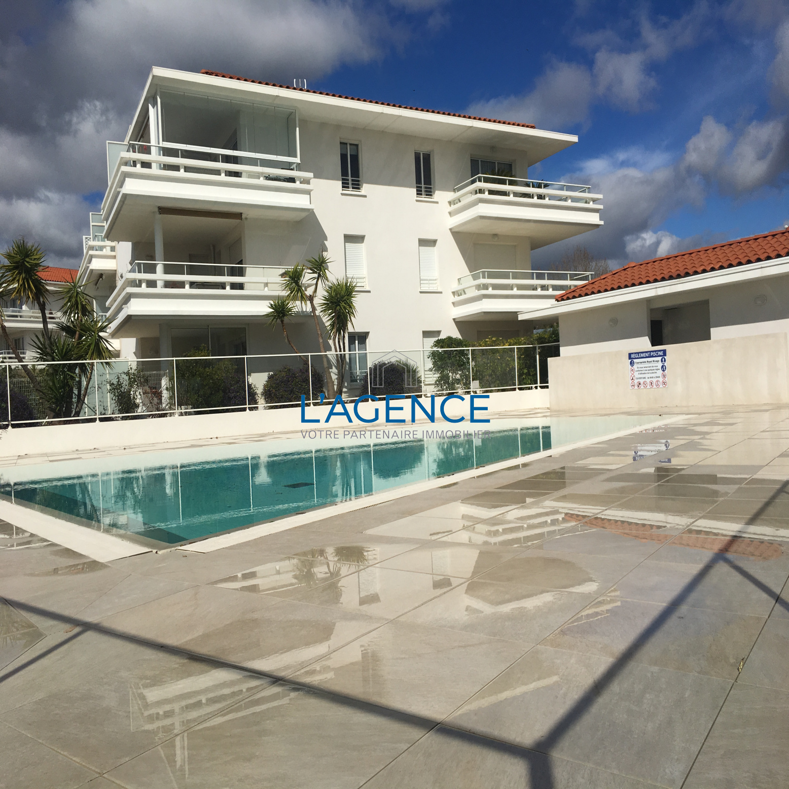 Vente Appartement T2 Standing Avec Piscine, à 200 M De La Mer, S.H 38 ...