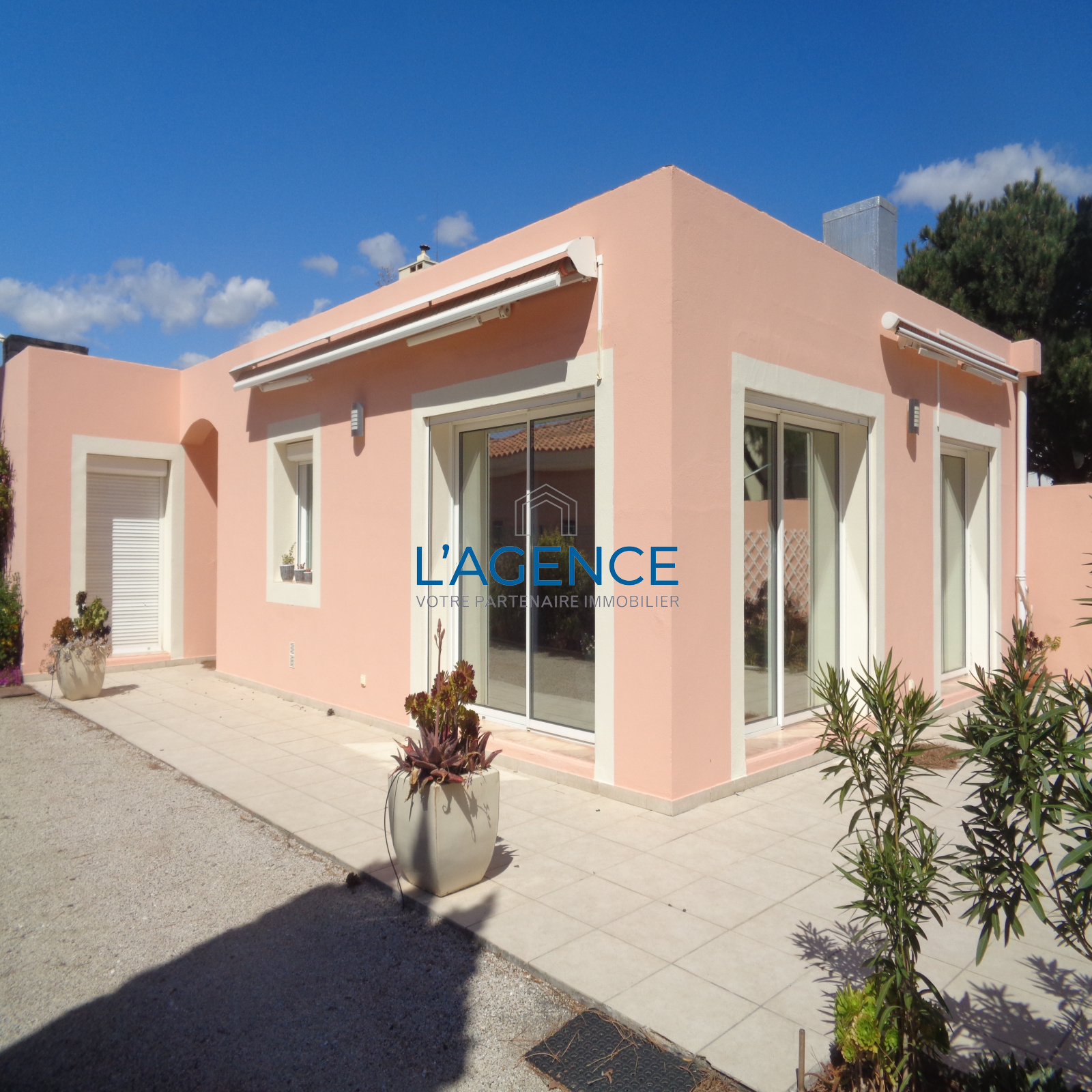 vente Hyeres Port villa de plain pied avec garage avec acces mer à